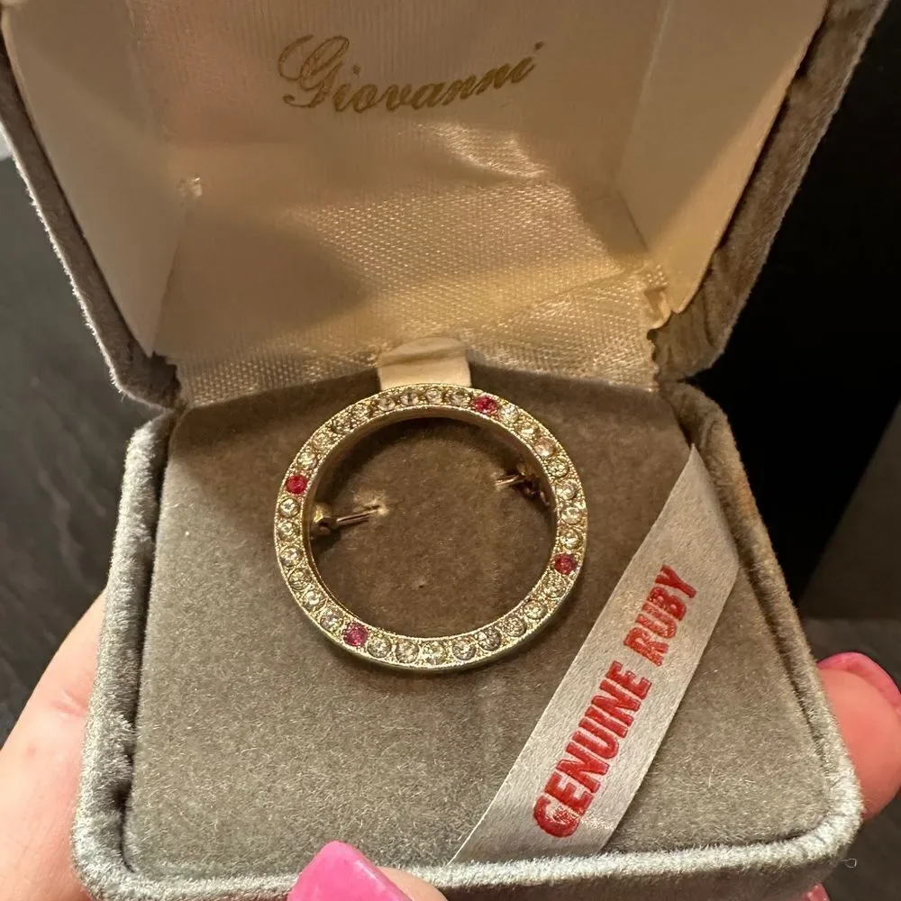 Vintage Giovanni gold‎ tone brooch with genuine rubies!